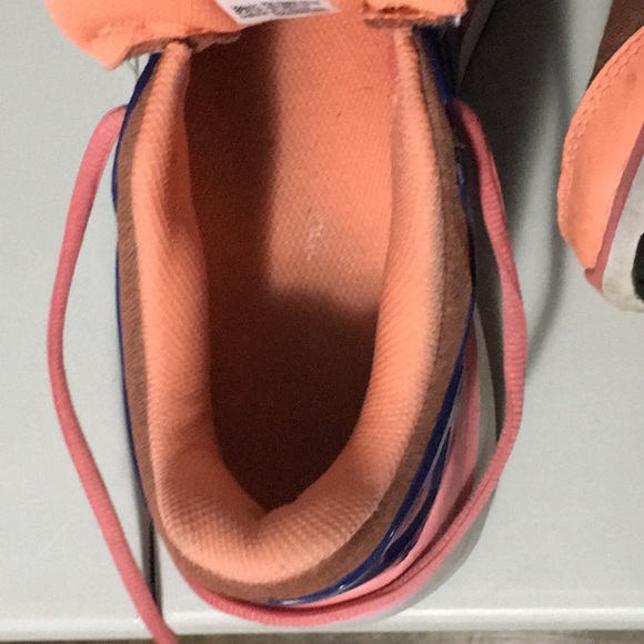 Women’s adidas running shoes - Picture 5 of 7